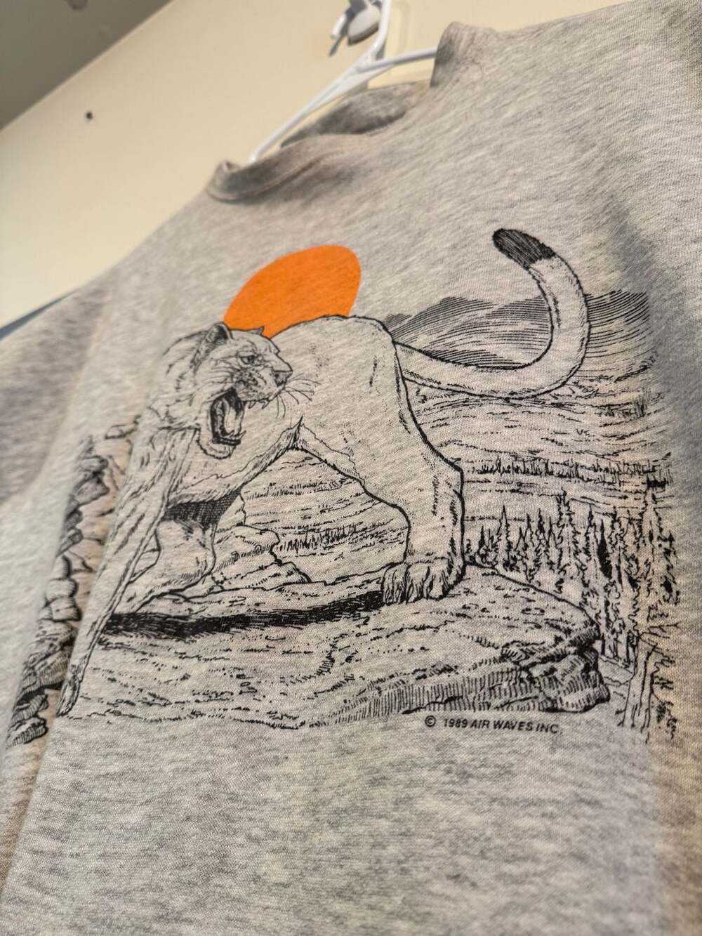 Vintage 1989 Mountain Lion Graphic Sleeveless Cropped Sweatshirt Size 4XL - Picture 2 of 7
